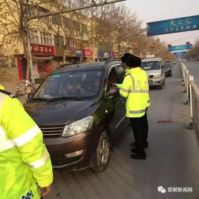 我市交警為營造安全、有序的道路交通環(huán)境，自2月26日0時起，啟動了106國道李茂堤警務(wù)站、107國道漳河警務(wù)站、309國道椿樹嶺警務(wù)站、213省道索堡警務(wù)站、212省道柳園警務(wù)站、青蘭高速邯鄲東口警務(wù)站、青蘭高速邯鄲西口警務(wù)站、京港澳高速邯鄲南口警務(wù)站、京港澳高速邯鄲北口警務(wù)站。